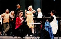 Judith Berning (Lilli Vanessi), Monika Kettenis (Jane), Opernchor des Theater Aachen © Frank Heller